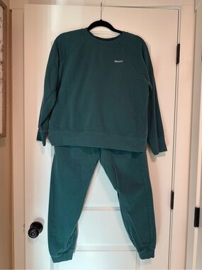 DKNY Women’s Green Sweatshirt and Joggers Set